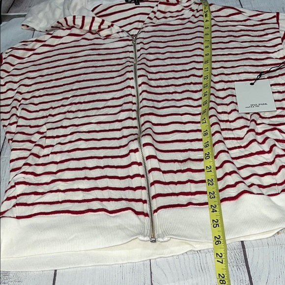 Soft & Comfy Hye Park & Lune Zippered Hooded Sweatshirt - Picture 12 of 12